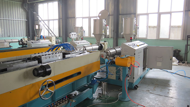 香蕉爱视频免费